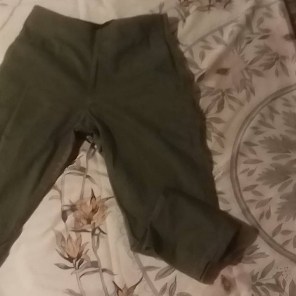Old Navy capris - Picture 3 of 4